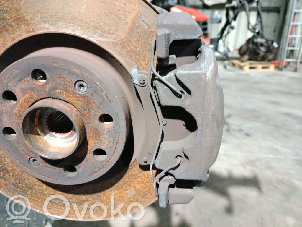 Opel Corsa E Передний суппорт 