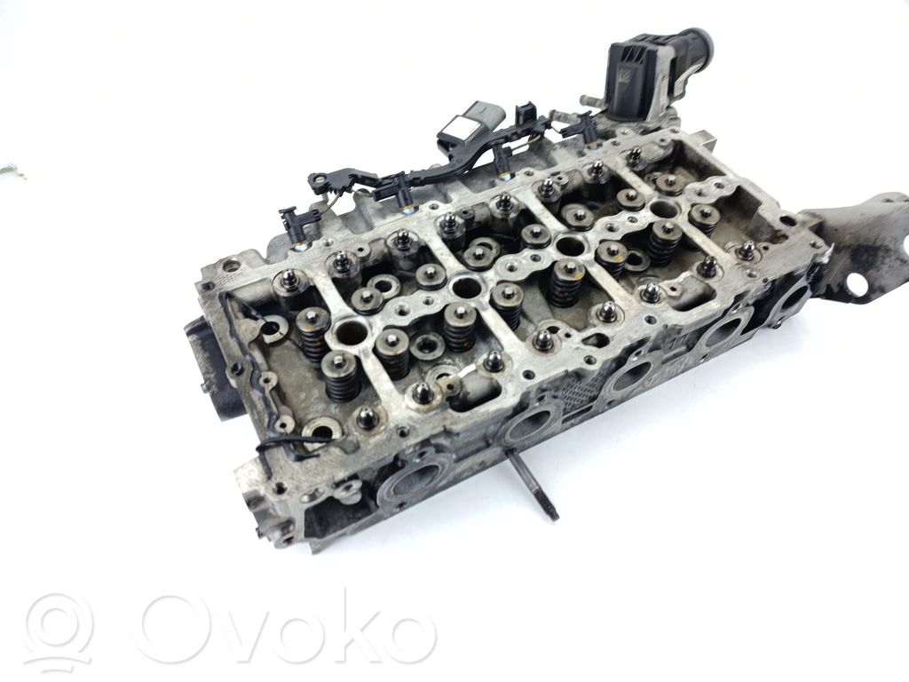 Peugeot Traveller Engine head 