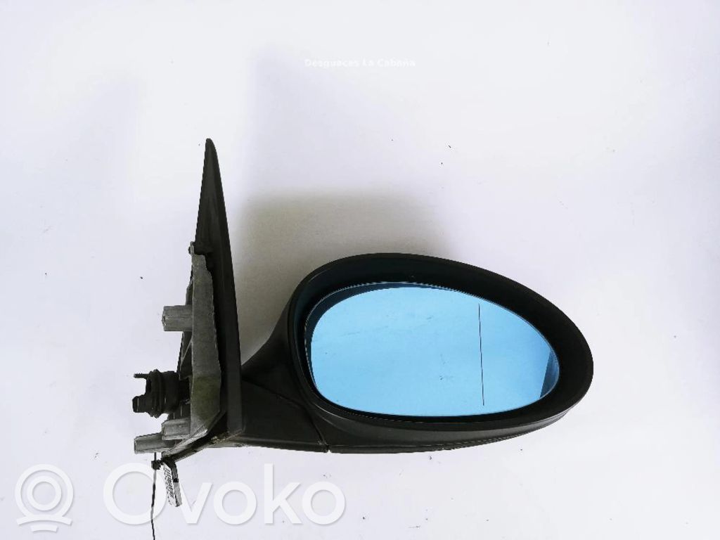 Front door electric wing mirror