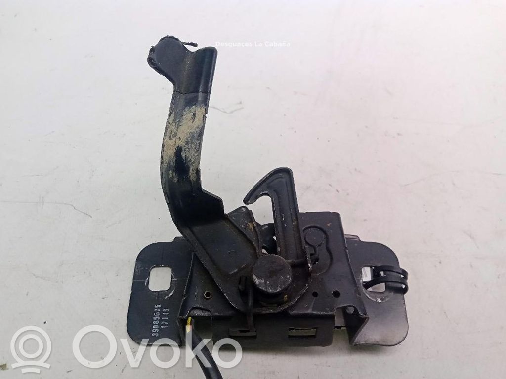 Opel Astra K Tie down hook / loop 