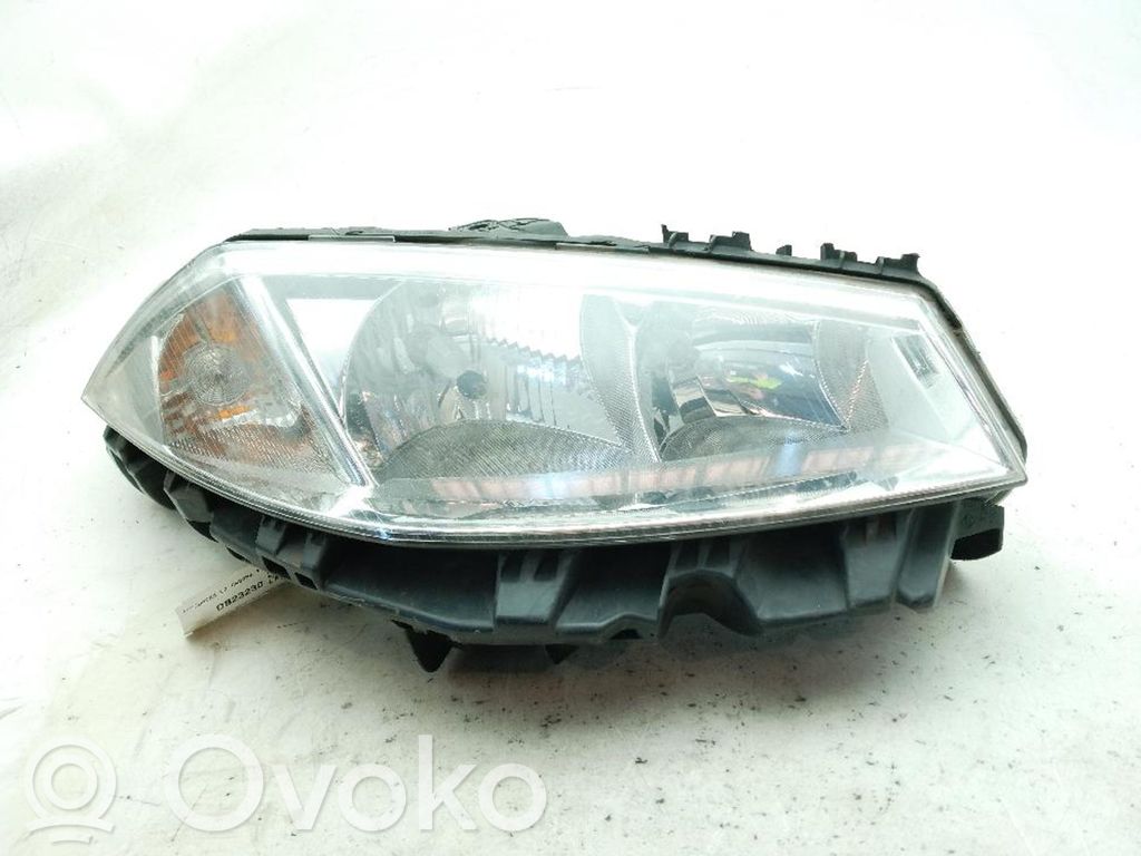 Renault Megane II Lampa przednia 