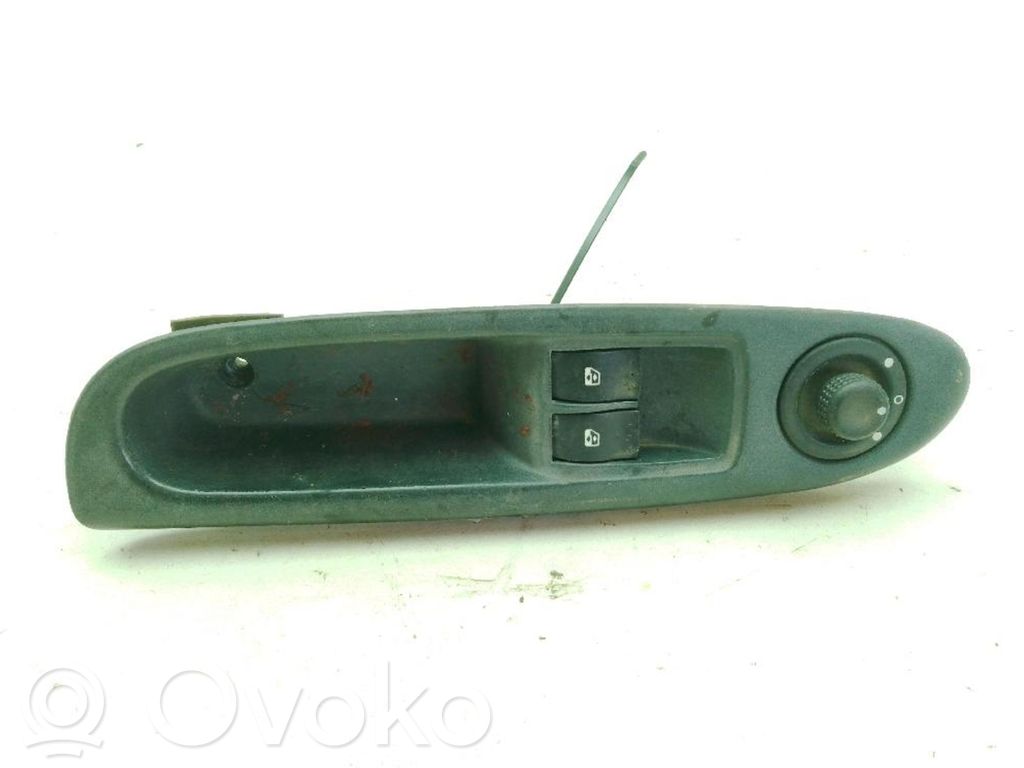 Renault Clio II Przyciski szyb 