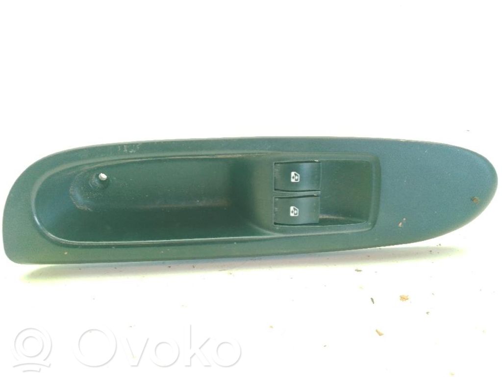 Renault Clio II Przyciski szyb 