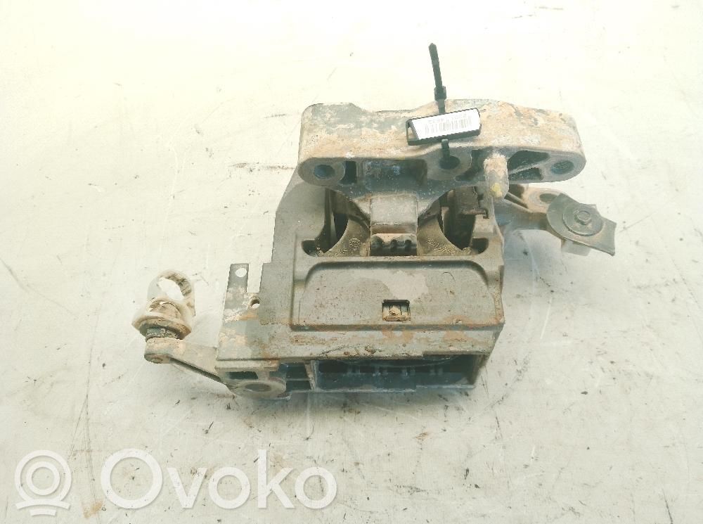 Engine mount bracket   8835564