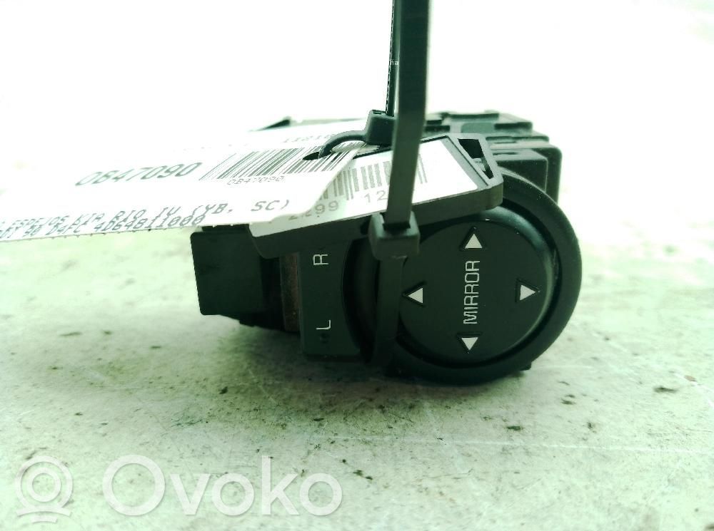 KIA Rio Sivupeilin kytkin 