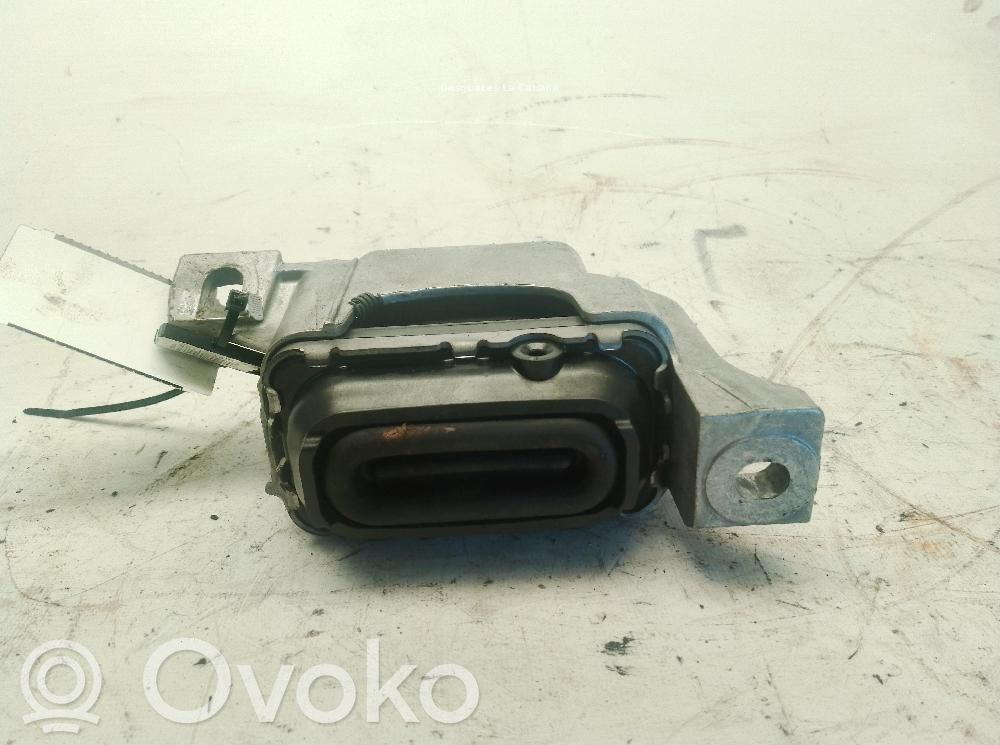 Engine mount bracket   677864501