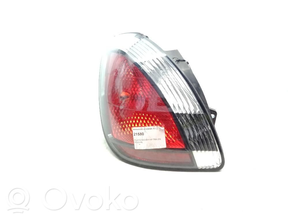 KIA Rio Aizmugurējais lukturis virsbūvē 
