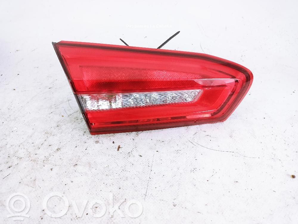 Ford Focus Galinis žibintas dangtyje 