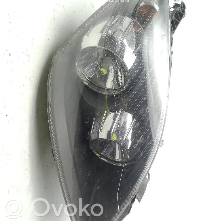 Opel Zafira B Lampa przednia 