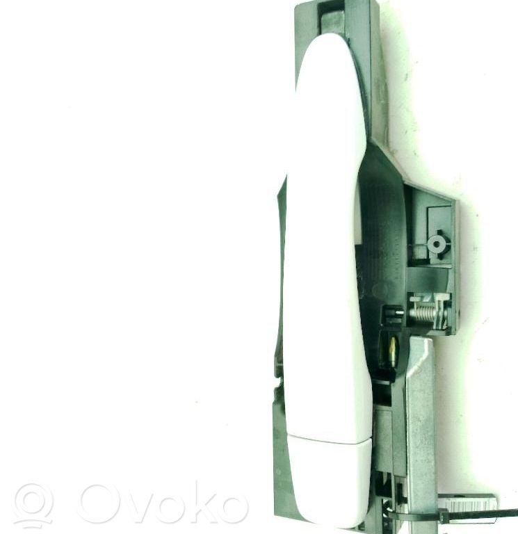 Manecilla externa puerta trasera   806B04EH0B