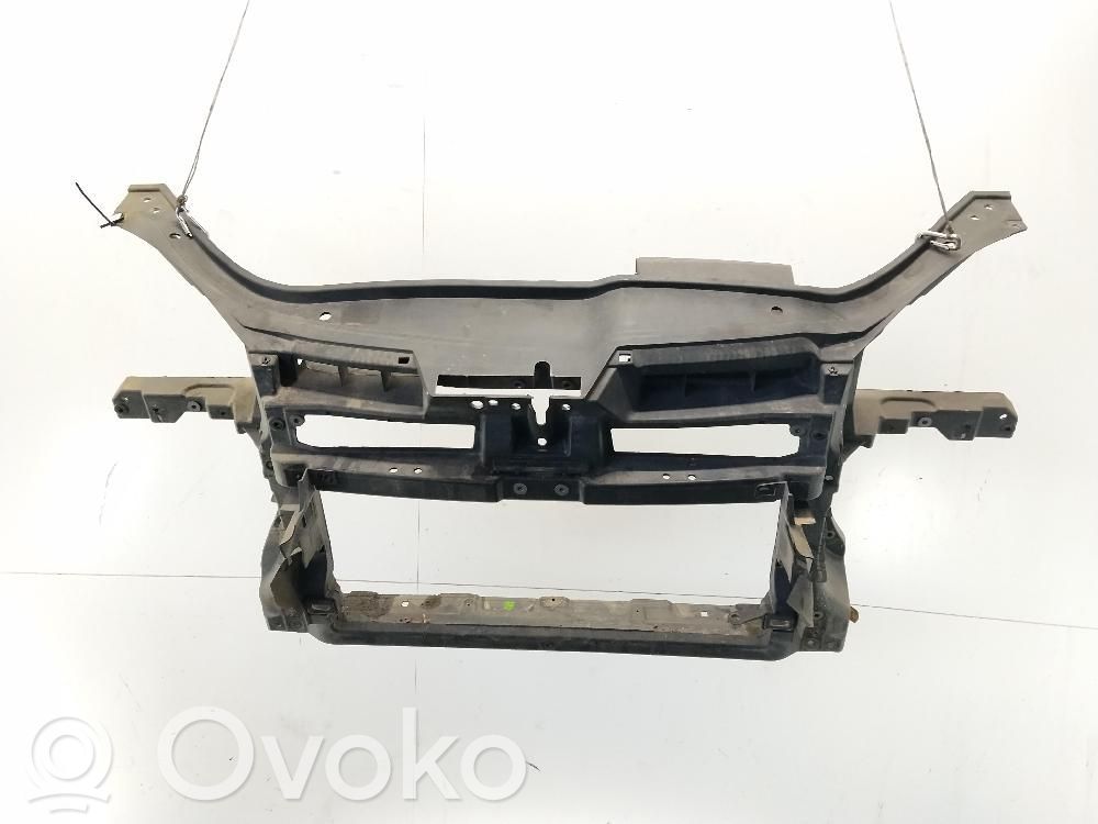 Volkswagen Golf V Pas przedni