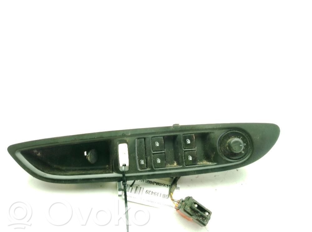 Opel Mokka Electric window control switch 