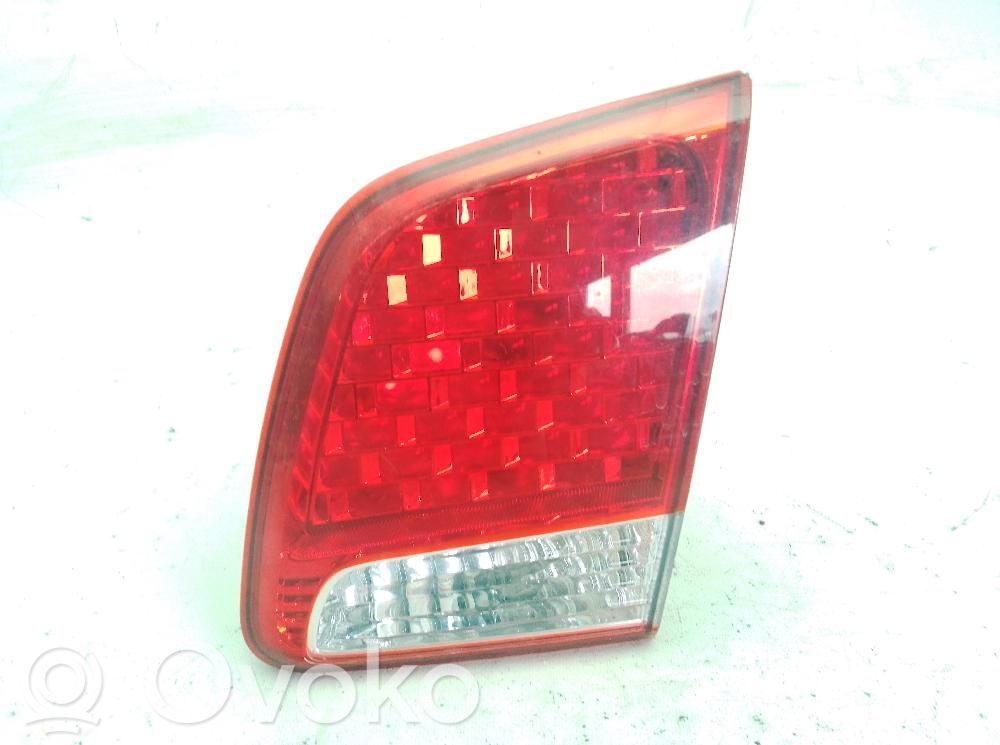 KIA Sorento Galinis žibintas dangtyje 