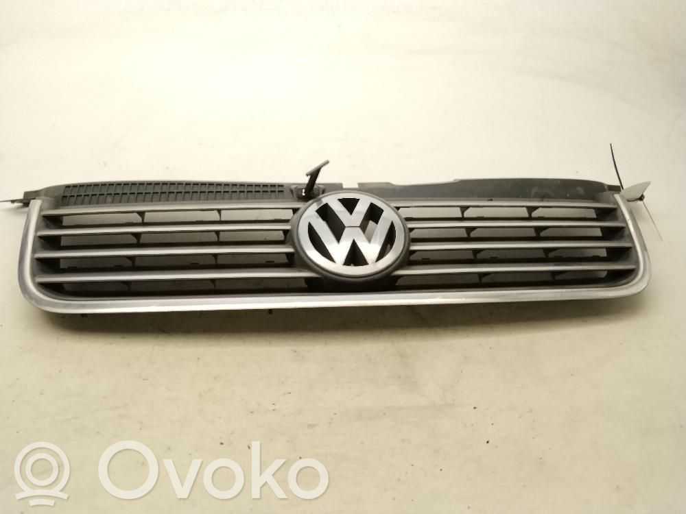 Volkswagen PASSAT B5.5 Etusäleikkö 