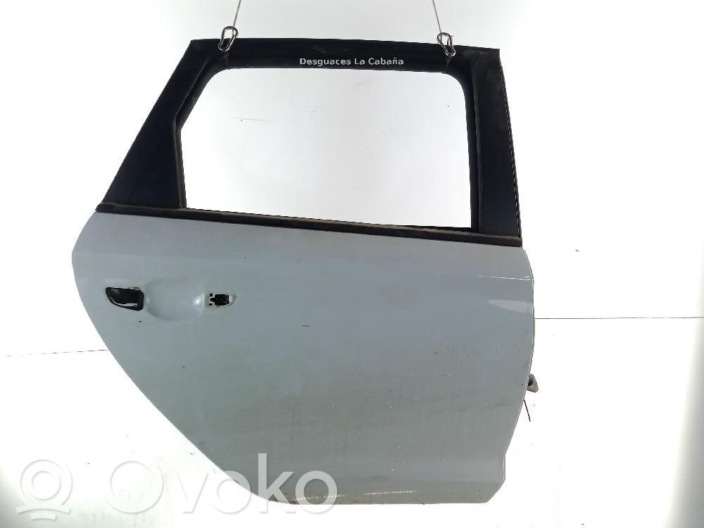 Puerta trasera   77004G4000