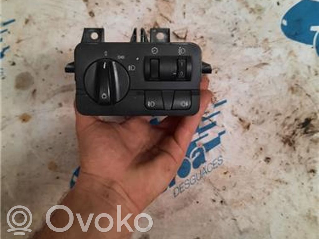 Light switch   6936832