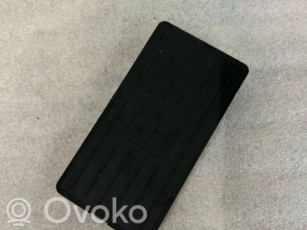 Audi RS Q8 Wireless charging module 