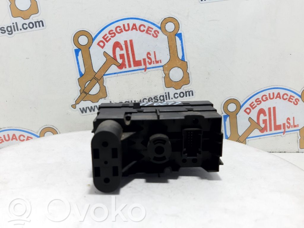 Light switch   9185881,110297