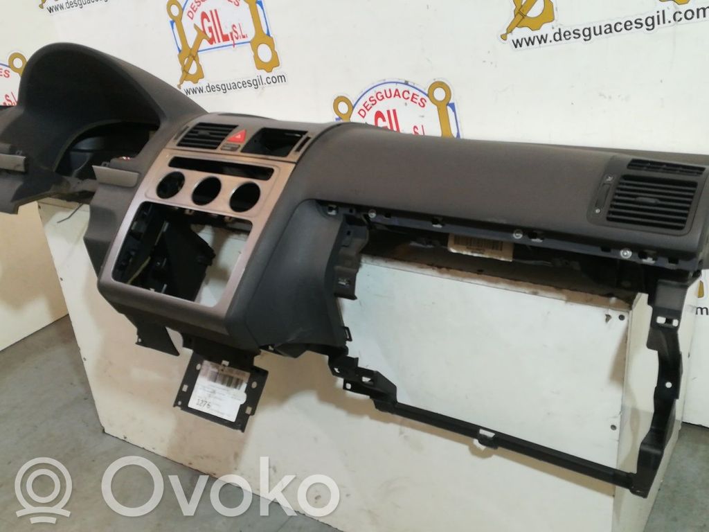 Volkswagen Touran I Deska rozdzielcza 