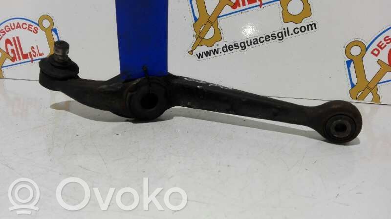 Peugeot 205 Brazo de suspensión/horquilla inferior delantero 