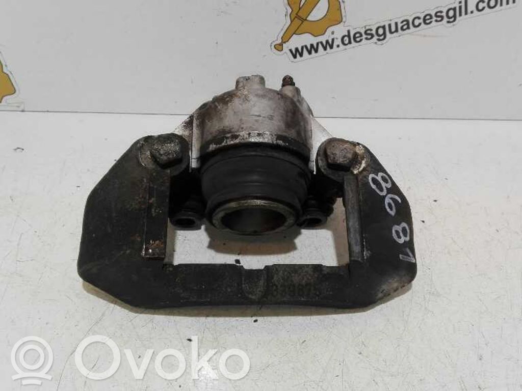 Peugeot 205 Zacisk hamulcowy przedni 