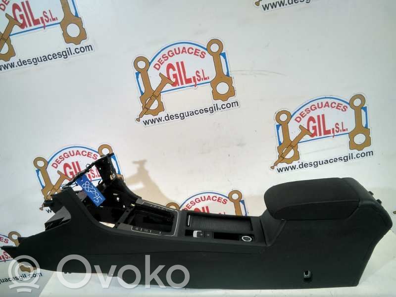 Volkswagen Golf VII Подлокотник 