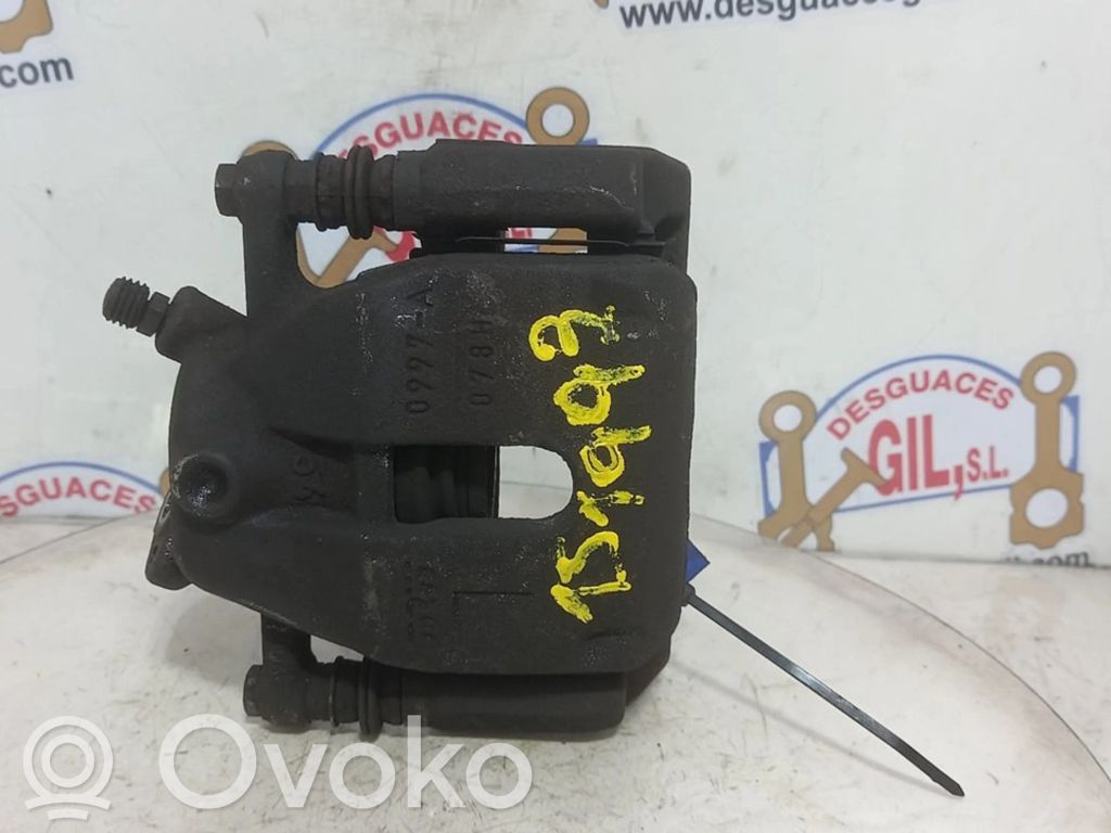 Suzuki Swift I Zacisk hamulcowy przedni 