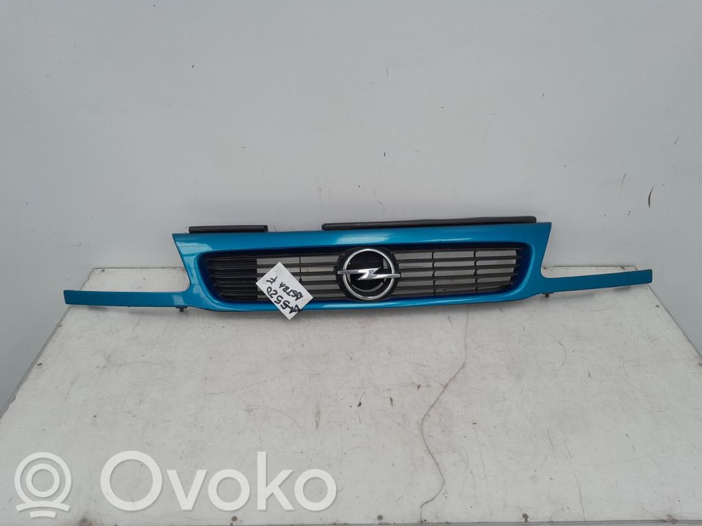 Opel Astra F Передняя решётка 