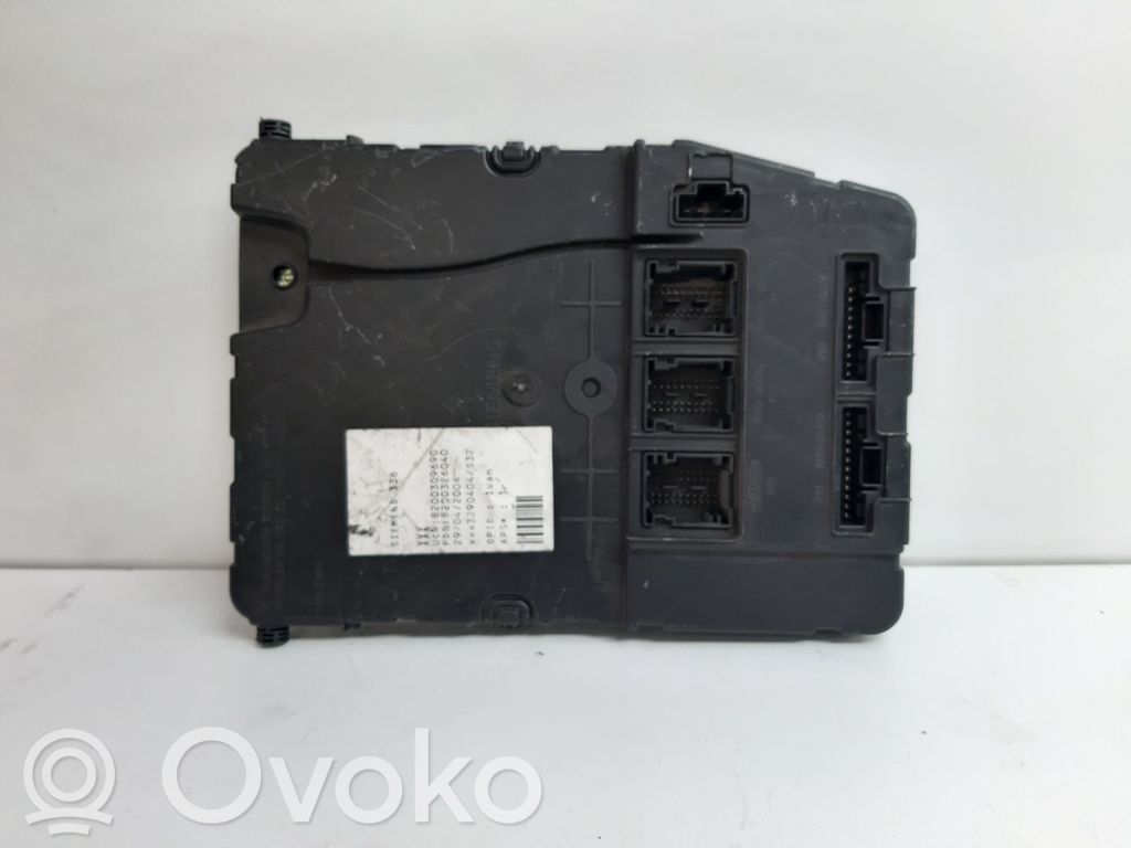 Renault Megane II Ramka / Moduł bezpieczników 
