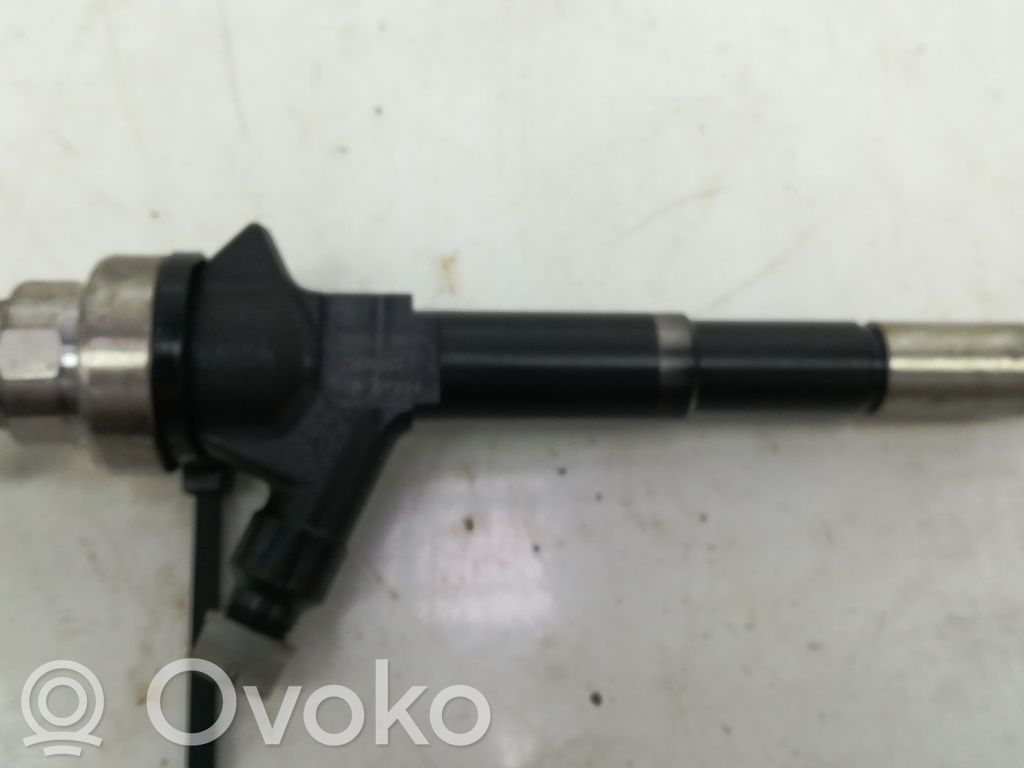 Opel Astra H Wtryskiwacz paliwa 