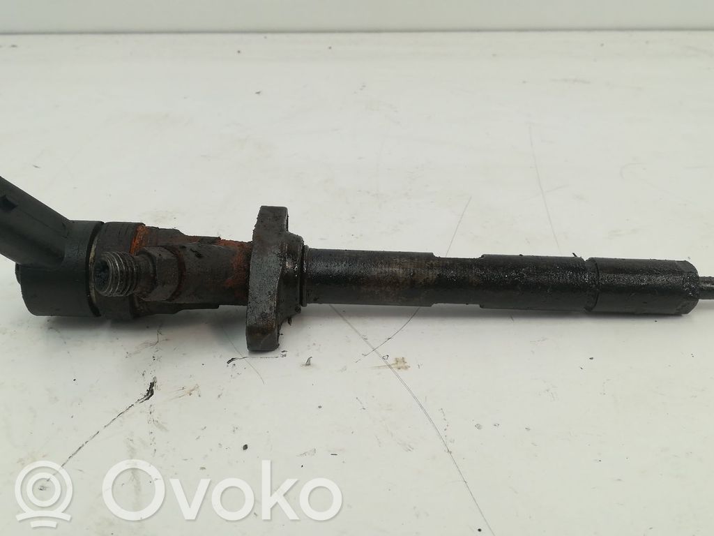 Inyector de combustible   0445110057,185974