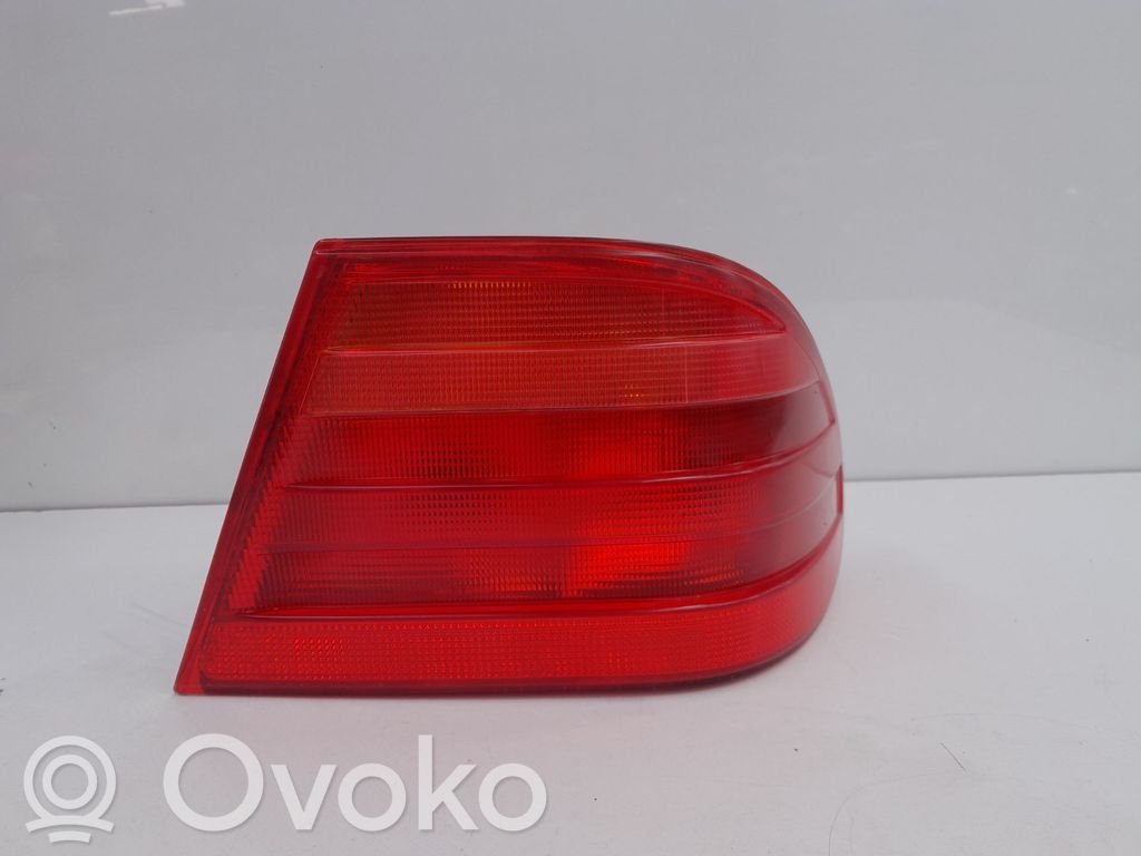 Lampa tylna   A2108200264,208279