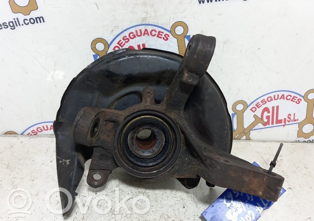 Toyota Corolla E90 Zwrotnica koła przedniego 