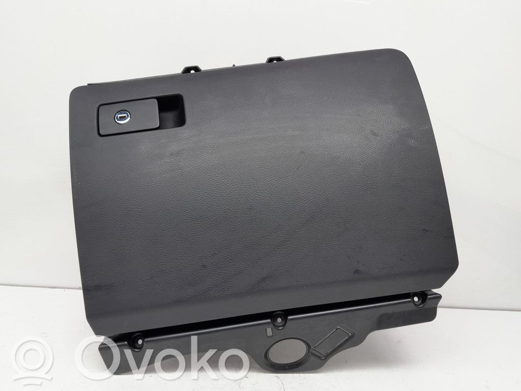 Volkswagen PASSAT B6 Hansikaslokero 