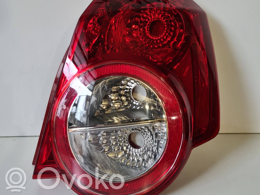 Chevrolet Aveo Aizmugurējais lukturis virsbūvē 
