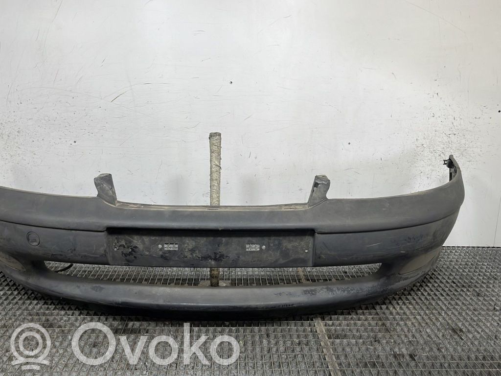 Opel Vectra B Parachoques delantero 