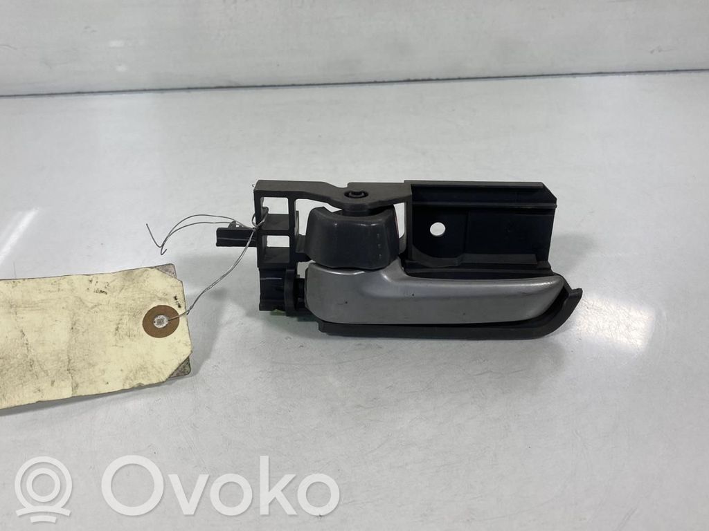 Suzuki Alto Klamka wewnętrzna drzwi przednich 