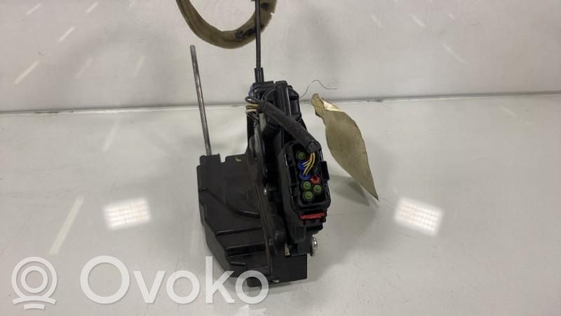 Mazda 3 I Priekšpusē slēdzene 
