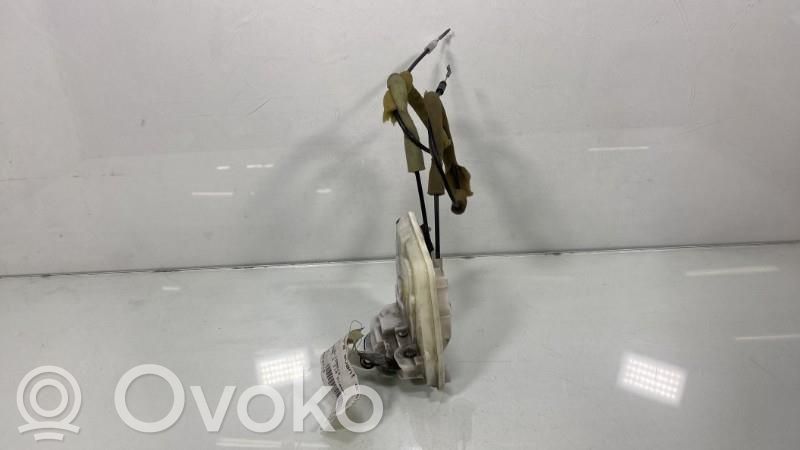 Mazda 2 Priekšpusē slēdzene 