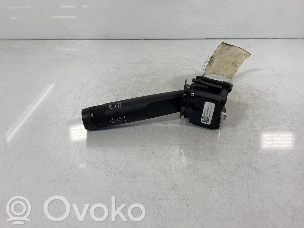 Chevrolet Aveo Pagrieziena signālu / lukturu sviria 