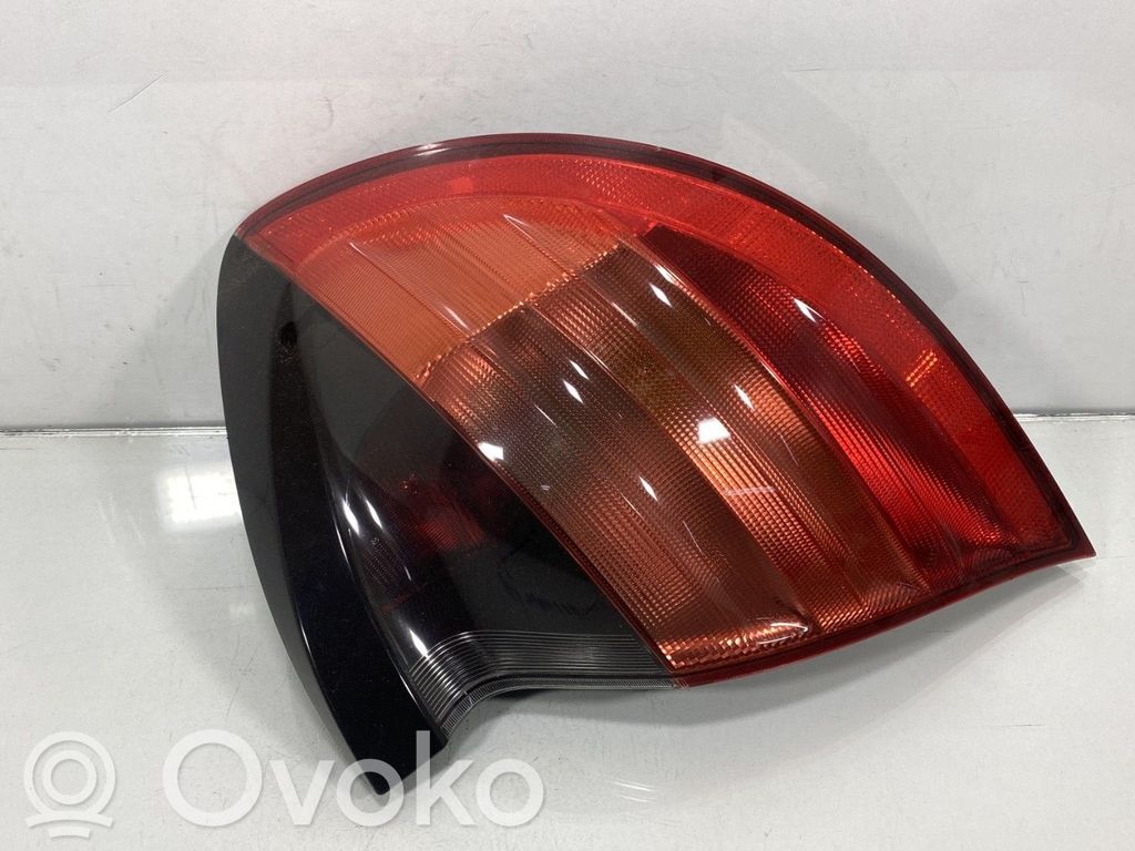 Mercedes-Benz C W203 Lampa tylna 