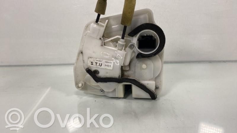 Mazda 2 Aizmugurē slēdzene 