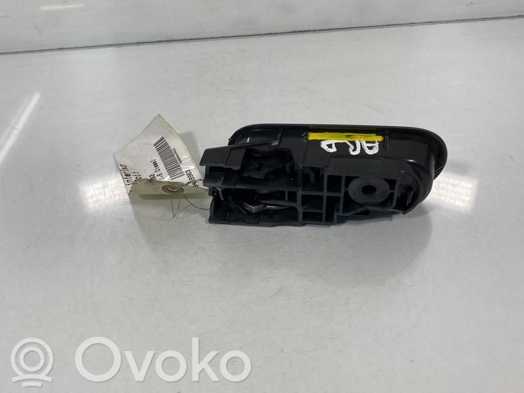 Manecilla interna puerta trasera   D65158330A02