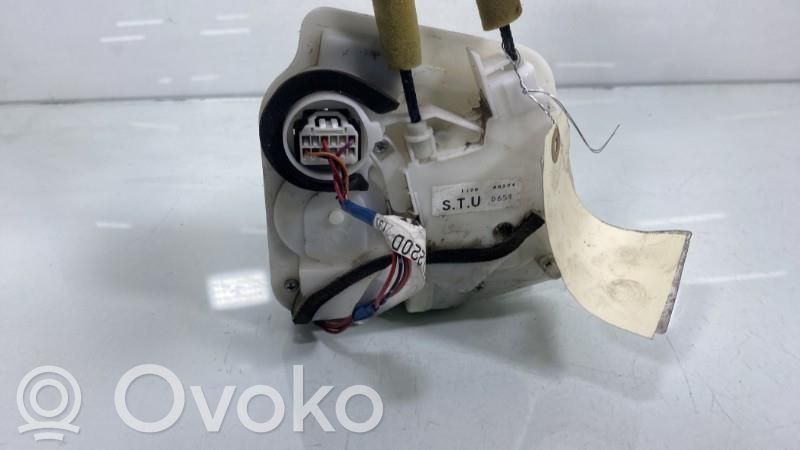 Mazda 2 Aizmugurē slēdzene 