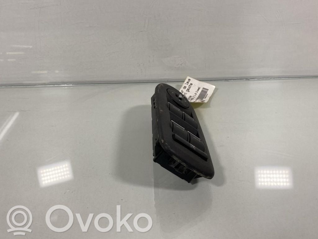 Ford C-MAX I Electric window control switch 