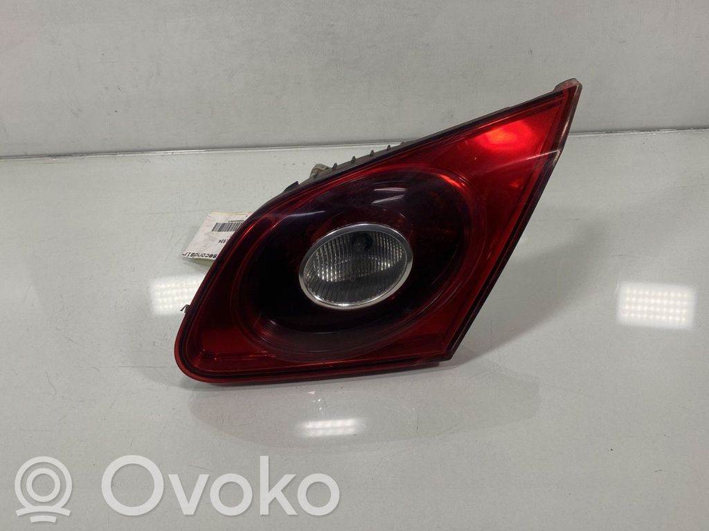 Volkswagen PASSAT B6 Lampă spate în capacul portbagajului 