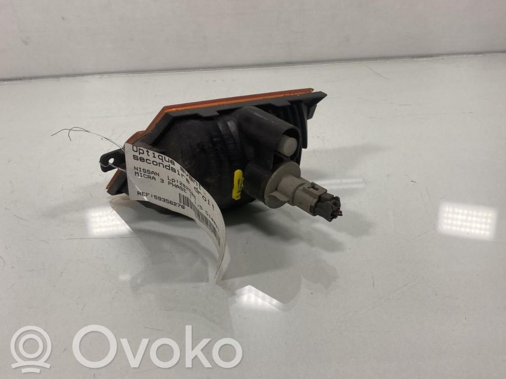 Nissan Micra Semnalizator bară față 