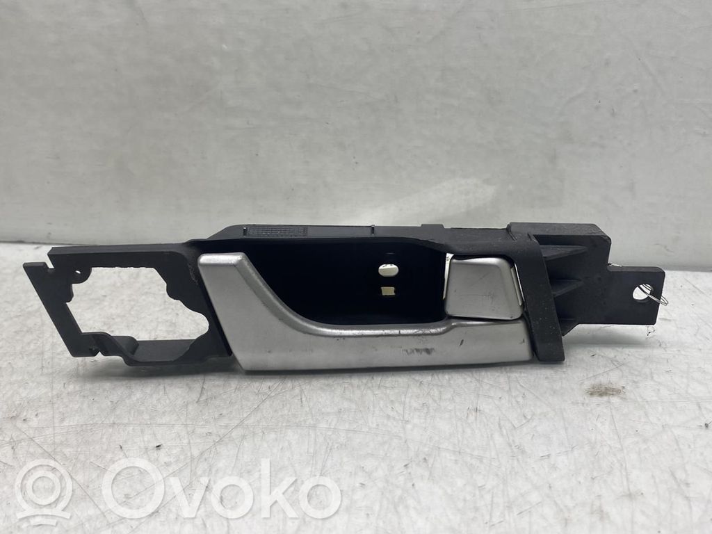Chevrolet Captiva Front door interior handle 
