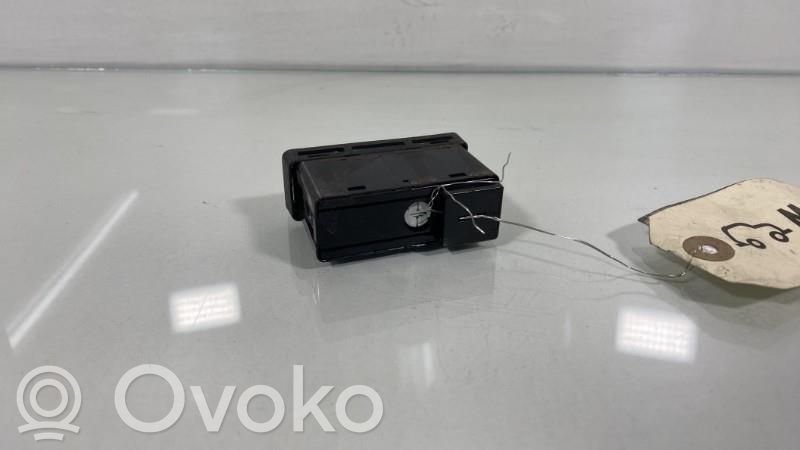 Botón interruptor de luz de peligro   61318368920