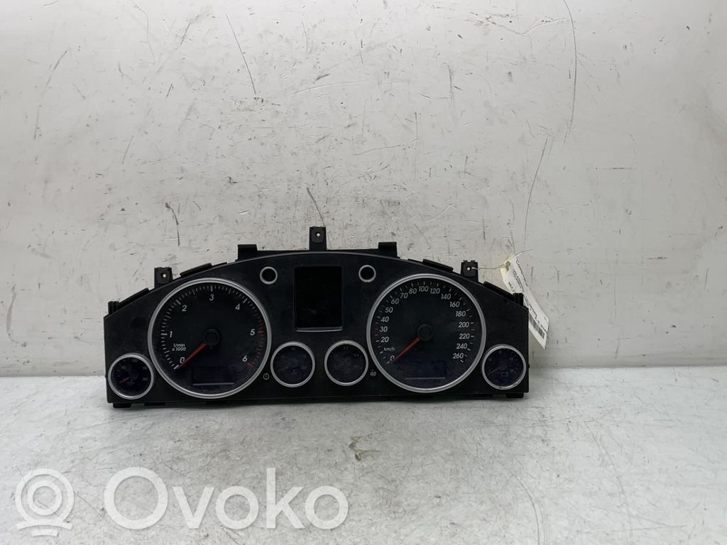 Volkswagen Touareg I Speedometer (instrument cluster) 